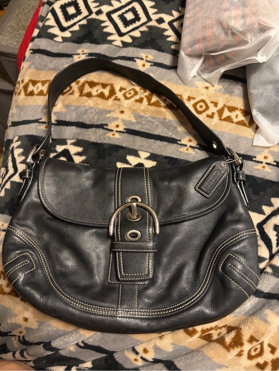 Coach Handbags - Coach Vintage EUC Soho Buckle Flap Black Leather Shoulder Bag